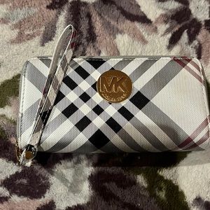 MK CLUTCH